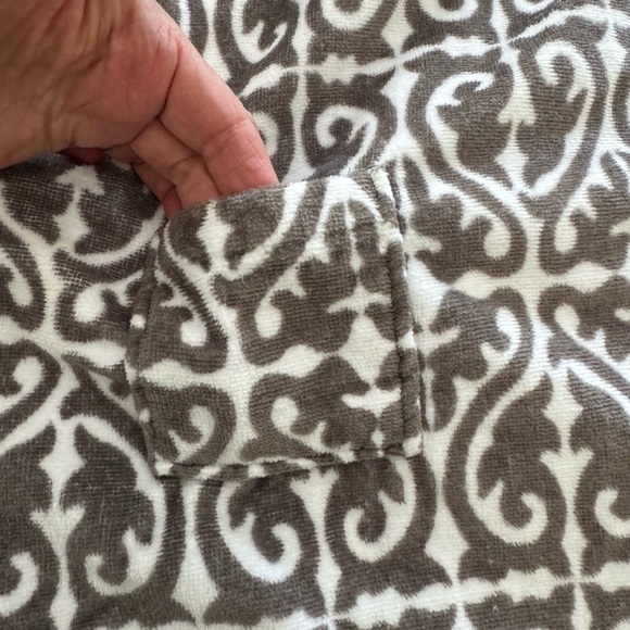 Cotton Gray and White Patterned Bath Towel Skirt - Picture 3 of 8